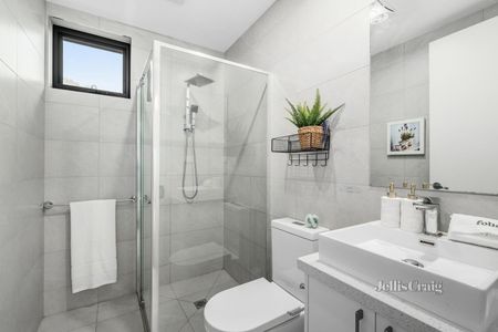 2/14 Stanley Grove, Blackburn - Photo 2