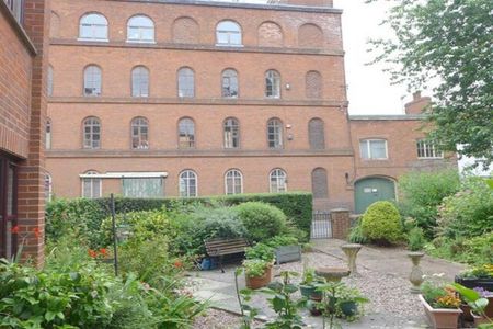 1 bedroom retirement property to rent - Photo 5