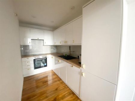 2 bedroom ground floor flat to rent - Photo 2