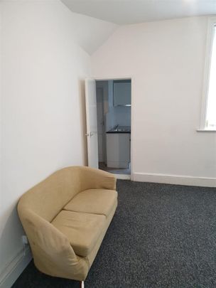 1 Bed Flat, Peter Road, L4 - Photo 1