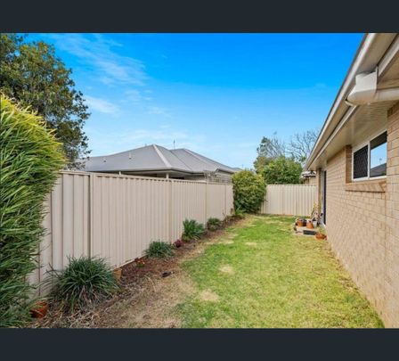 2/3 Phyllis Street, Harristown, Qld 4350 - Photo 1