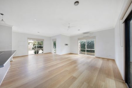 52A Tucker Rd, Bentleigh VIC 3204 - House For Rent | Domain - Photo 2