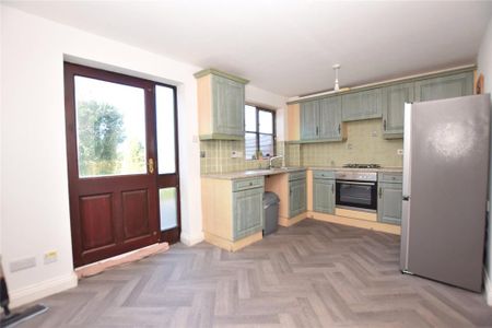 2 bedroom semi-detached house to rent - Photo 5