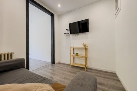 Very bright double room in Barcelona - Photo 3