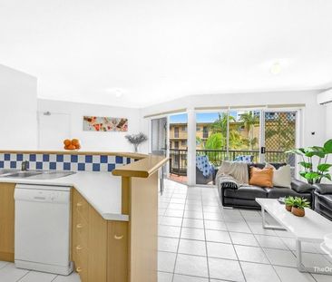 LIVE THE DREAM - 3 BEDROOMS, 2 BATHROOMS, 2 CARPARKS - FURNISHED - Photo 5