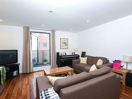 A lovely one bedroom apartment in the prestigious Chorus development. - Photo 2