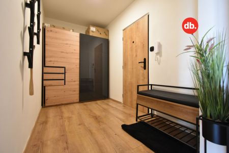 Pronájem bytu 2+1 66 m² - Fotografie 5