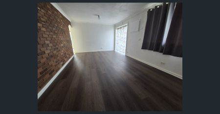 Comfortable & Family-Friendly 3 Bedroom Home - Close To Doonside Station! - Photo 2