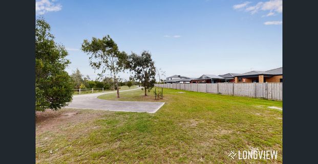 Modern Living in Clyde North – Convenience Meets Lifestyle - Photo 1