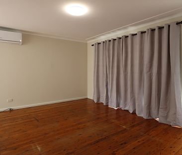 Freshly Painted 3 Bedroom Home with Sleepout - Photo 2