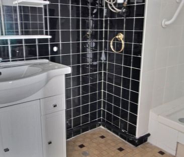 Appartement à louer 2 pièces • 45 m2 Marseille 5 - Photo 2