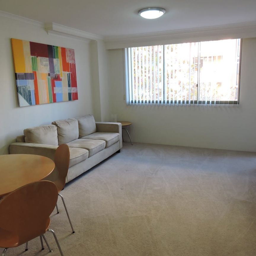 1 Bedroom apartment with Lock-up Garage $750 per week - Available 21st November - Call to make an appointment to view - Photo 1