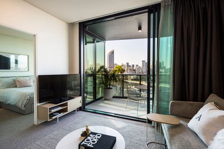 Oxley + Stirling Residences - Fully Furnished & with a storage shed! - Photo 2