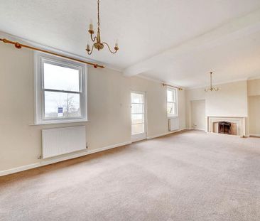 3 bedroom detached house to rent - Photo 2