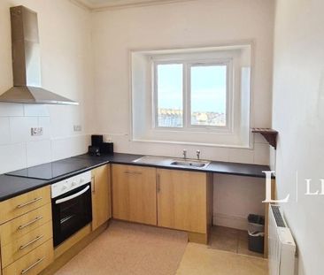 2 bedroom flat to rent Flat 2 17 The Esplanade, Lowestoft, NR33 - Photo 1