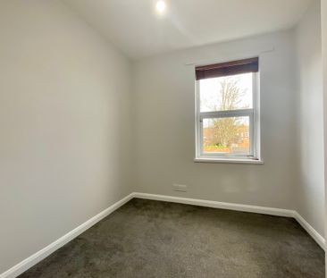 2 bedroom Mid Terraced House to let - Photo 5