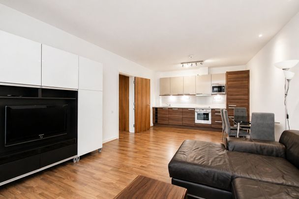 2 Bed Flat, Copenhagen Place, E14 - Photo 1
