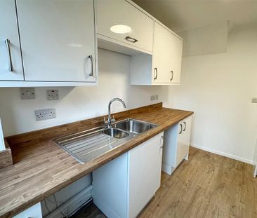 3 bedroom terraced house to rent - Photo 6