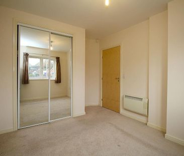 2 bedroom penthouse to rent - Photo 4