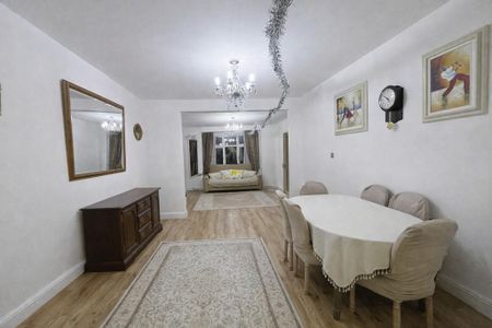 4 bedroom semi-detached house to rent - Photo 2