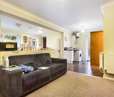 4 bedroom semi-detached house to rent - Photo 6