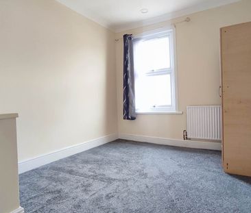 Price £1,450 pcm - Available Now - Unfurnished - Photo 2