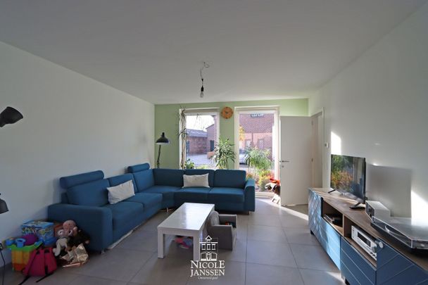 Nieuwbouwwoning met drie slaapkamers, tuintje en carport op een aangename en rustige locatie in Kessenich - Photo 1