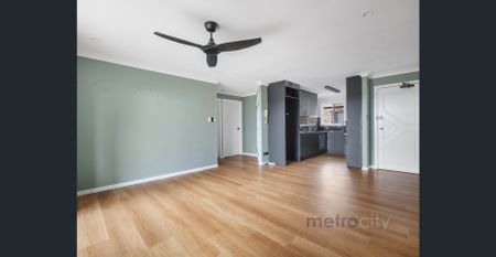 This 2 Bed, 2 bath with air con is calling your name! - Photo 3