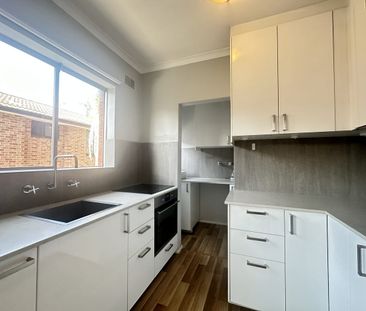 Updated Two Bedroom Unit In Convenient Location - Photo 4