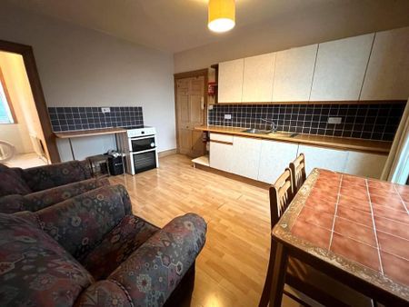 3 bedroom flat to rent - Photo 5