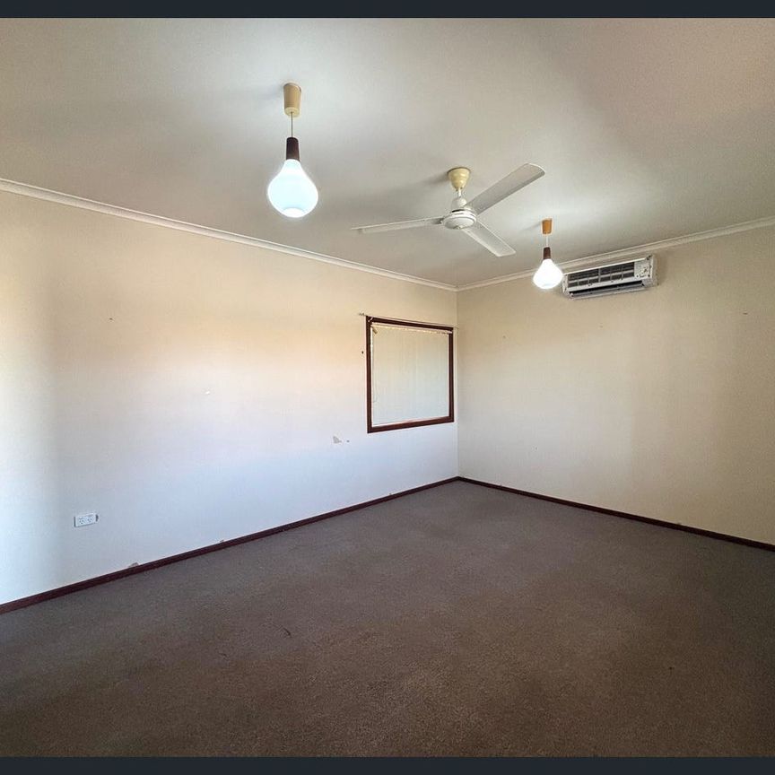 FAMILY FRIENDLY BRICK HOME! - Photo 1