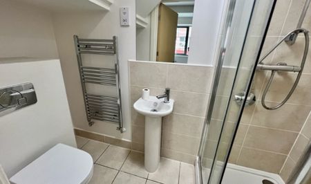 7 Bed Property With Ensuites - Photo 3