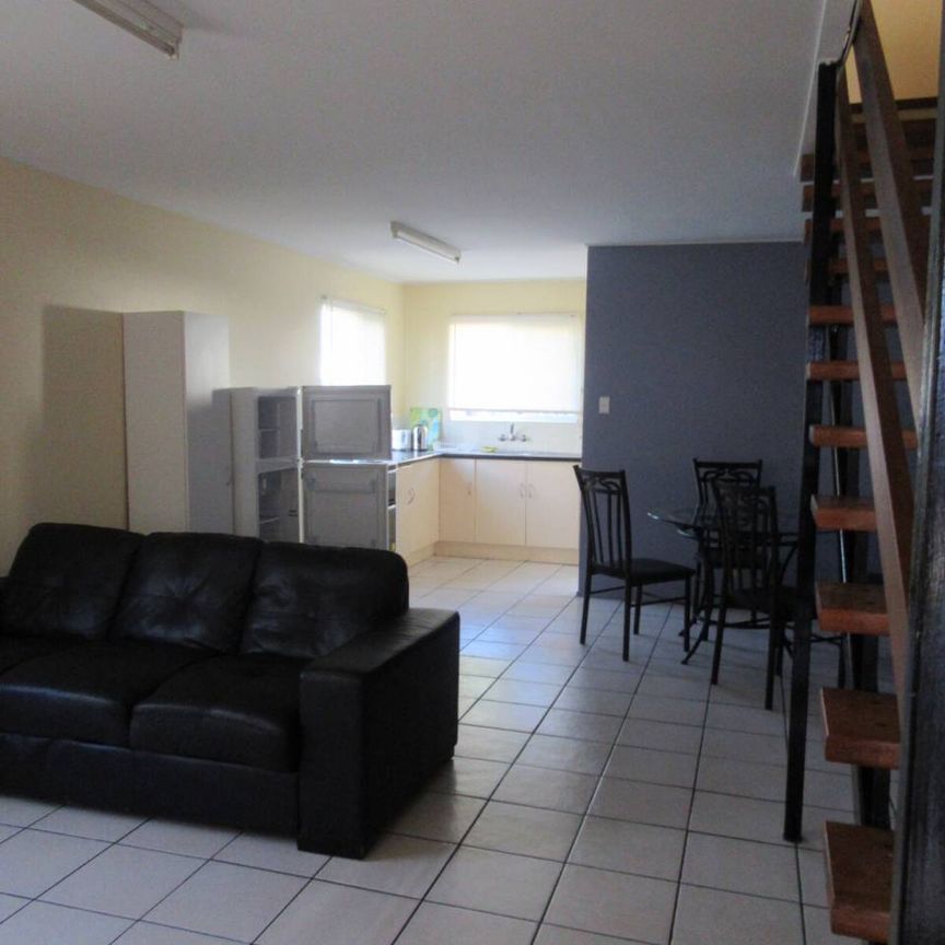 AFFORDABLE FURNISHED TOWN HOUSE IN FANTASTIC LOCATION! - Photo 1