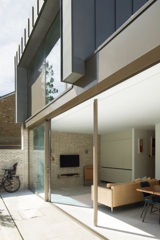 3 Bed Detached House, Morris Gardens, SW18 - Photo 3