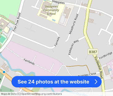 Surrey, KT16 - Photo 1