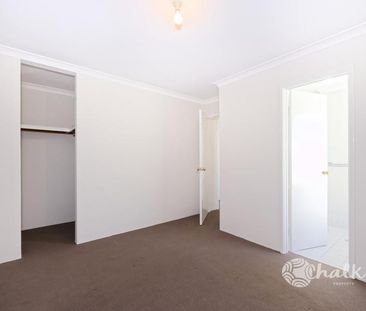 COMFORTABLE FAMILY HOME IN QUIET STREET! - Photo 6