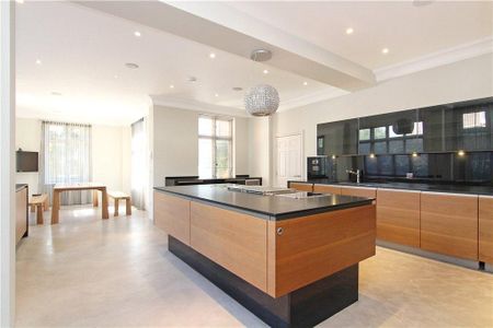 6 bedroom detached house to rent - Photo 5