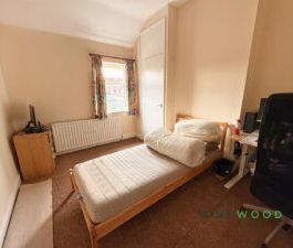 2 BEDROOM House - Semi-Detached - Photo 2
