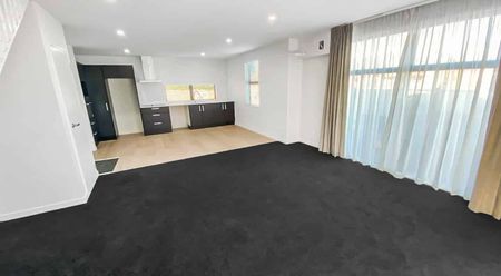 Executive Townhouse - Photo 5