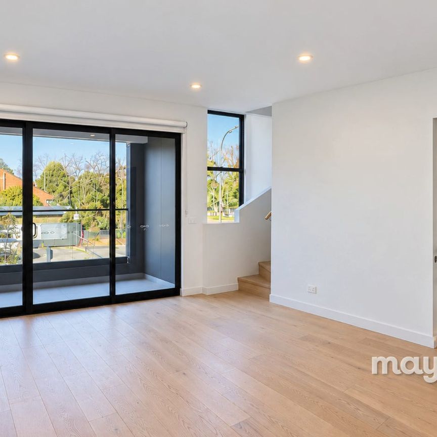 Brand New Parkside Townhouse in Prestigious Alphington - Photo 1