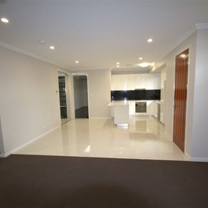 Modern 3 Bed + Study Townhouse For Rent - Photo 2