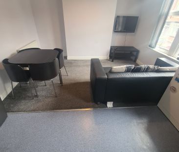 3 Bed - 19a Winston Gardens, Headingley, Leeds - LS6 3LA - Student - Photo 2