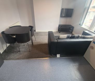 3 Bed - 19a Winston Gardens, Headingley, Leeds - LS6 3LA - Student - Photo 6