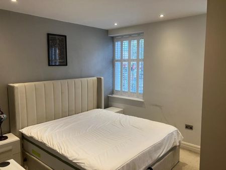 4 Bed Detached House, Wedderburn Road, IG11 - Photo 2