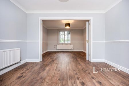 5 bedroom detached house to rent - Photo 3