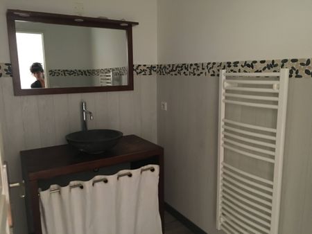 Location Maison 3 pièces 90m² LA ROCHE CHALAIS 24490 - Photo 4