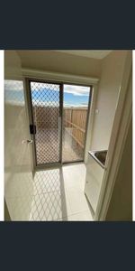 Stylish Family Living in Tarneit - Photo 3