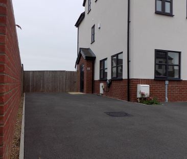 3 bedroom semi-detached house to rent - Photo 2