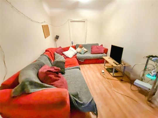 6 bedroom semi-detached house to rent - Photo 1