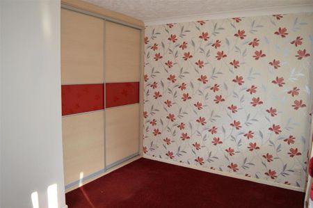 2 bedroom semi-detached bungalow to rent - Photo 4